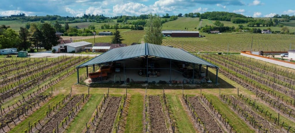 agriculture et photovoltaïque, hangar agricole équipé de panneaux solaire