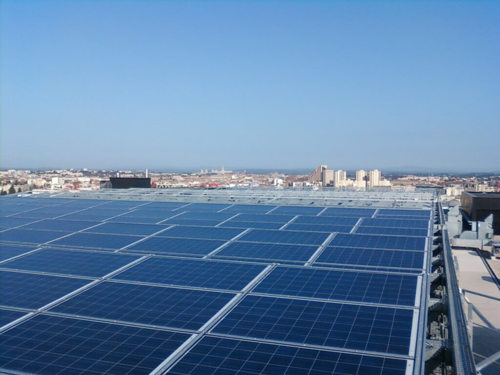 Des panneaux photovoltaïque sur la mairie de Montpellier