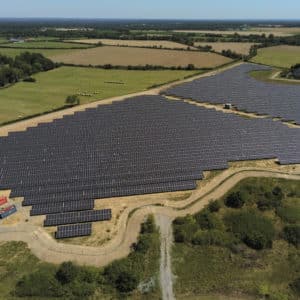 Centrale solaire au sol réalisée par Apex Energies pour la commune du Pêchereau