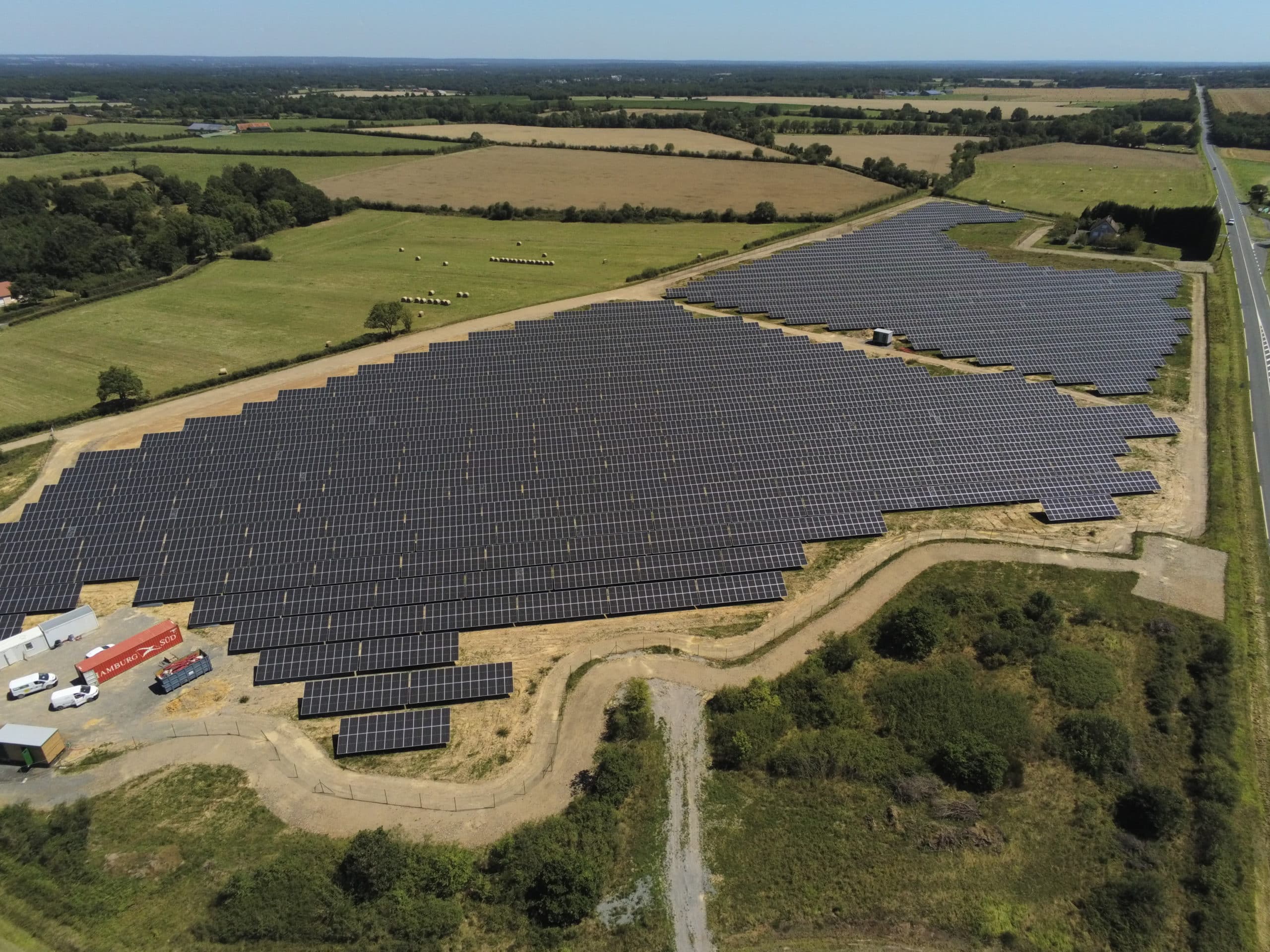 Centrale solaire au sol réalisée par Apex Energies pour la commune du Pêchereau