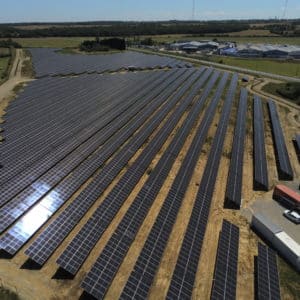 Centrale solaire au sol réalisée par Apex Energies pour la commune du Pêchereau