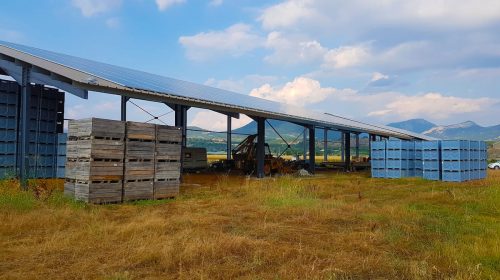 Construction équipé de panneaux photovoltaïques