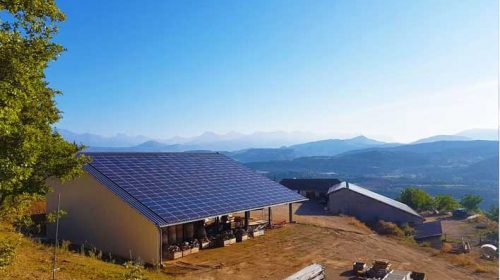 Installation solaire sur un hangar photovoltaïque